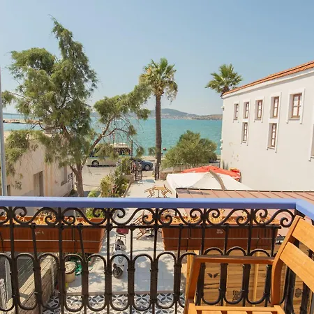 Deniz Oenue * Ayvalik